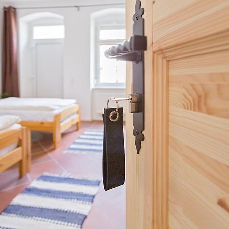 Doppelzimmer III Gaestezimmer In Unterkunft Mit Gemeinschaftsbad Und Gemeinschaftskueche Chemnitz Exterior photo