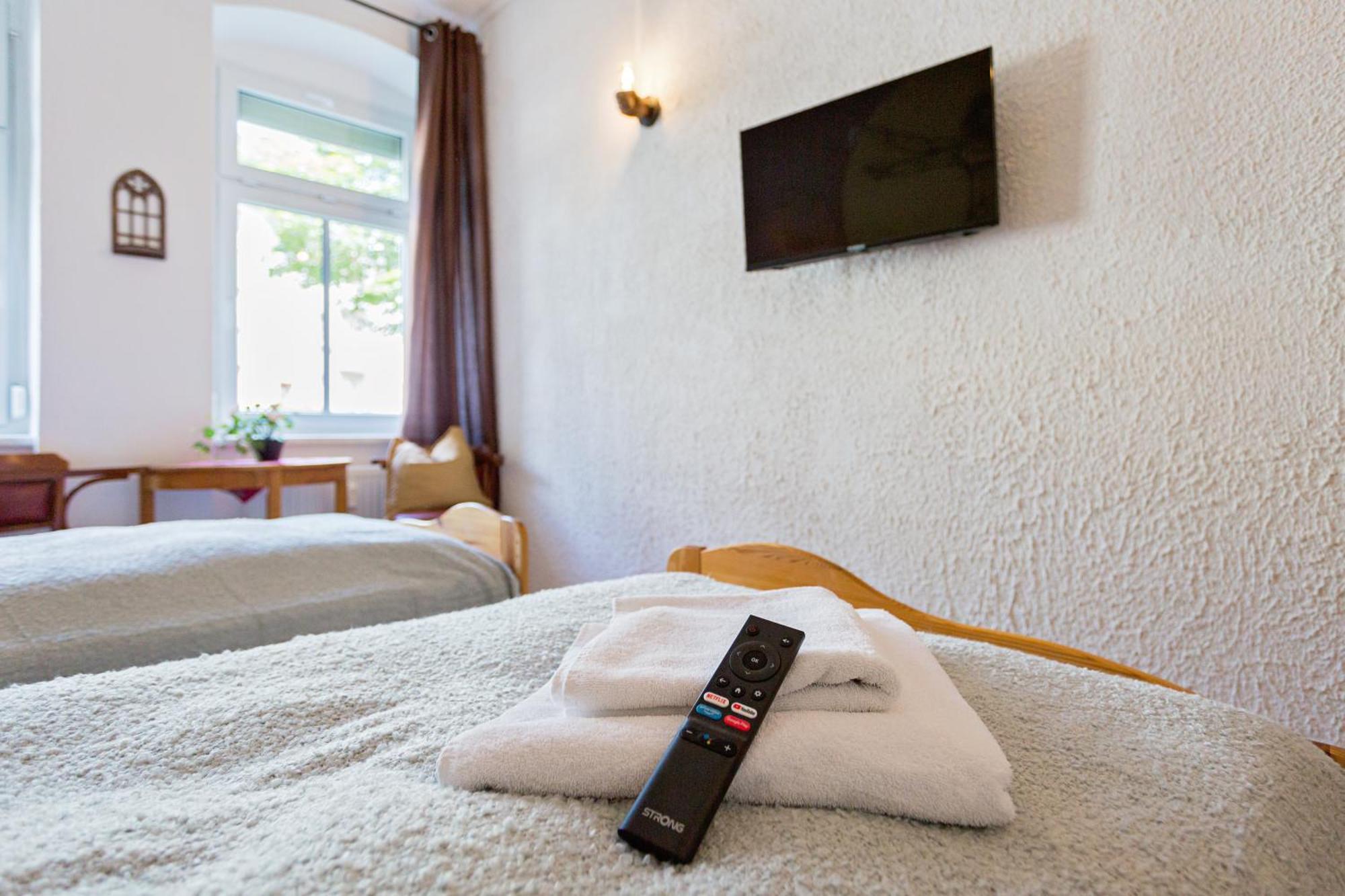 Doppelzimmer III Gaestezimmer In Unterkunft Mit Gemeinschaftsbad Und Gemeinschaftskueche Chemnitz Exterior photo